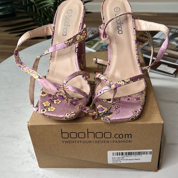 PRINT STRAPPY HEELS - Picture 5 of 6